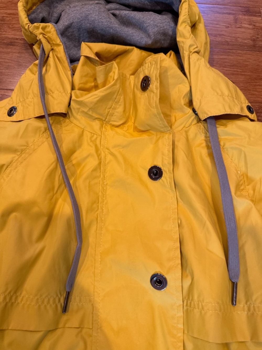 Yellow rain coat - Picture 3 of 7